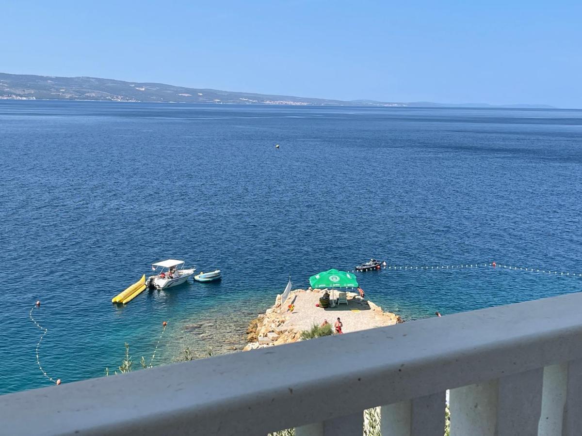 Apartments Lozina On The Beach 오미스 외부 사진