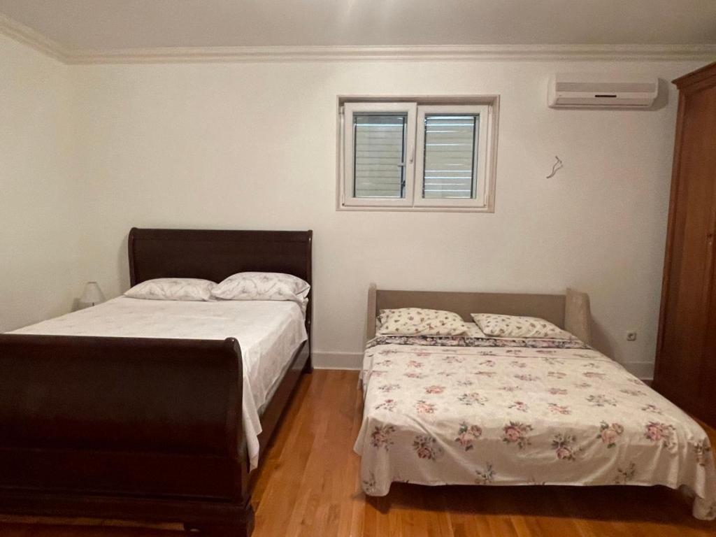 Apartments Lozina On The Beach 오미스 외부 사진