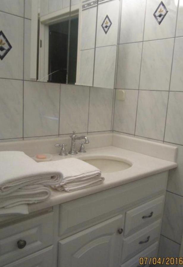 Apartments Lozina On The Beach 오미스 외부 사진