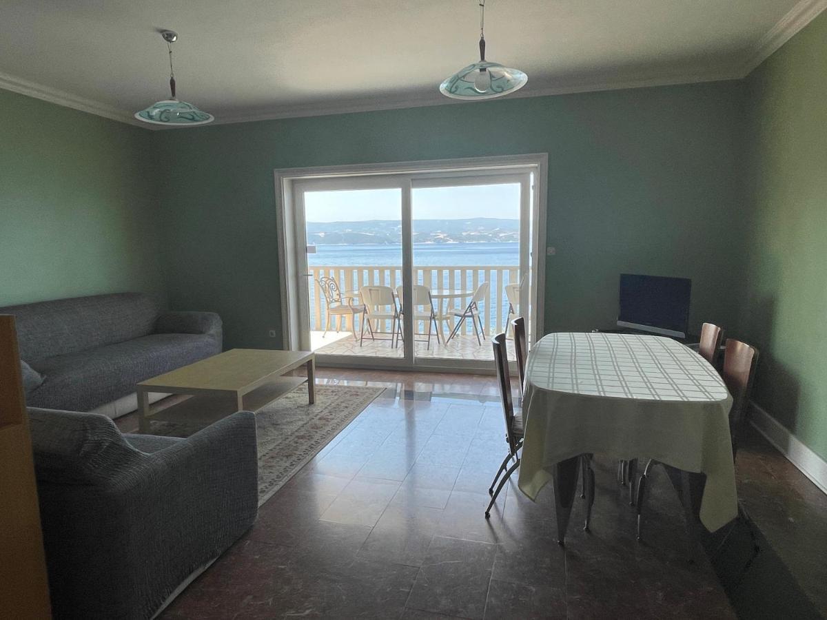 Apartments Lozina On The Beach 오미스 외부 사진