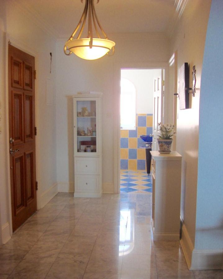 Apartments Lozina On The Beach 오미스 외부 사진