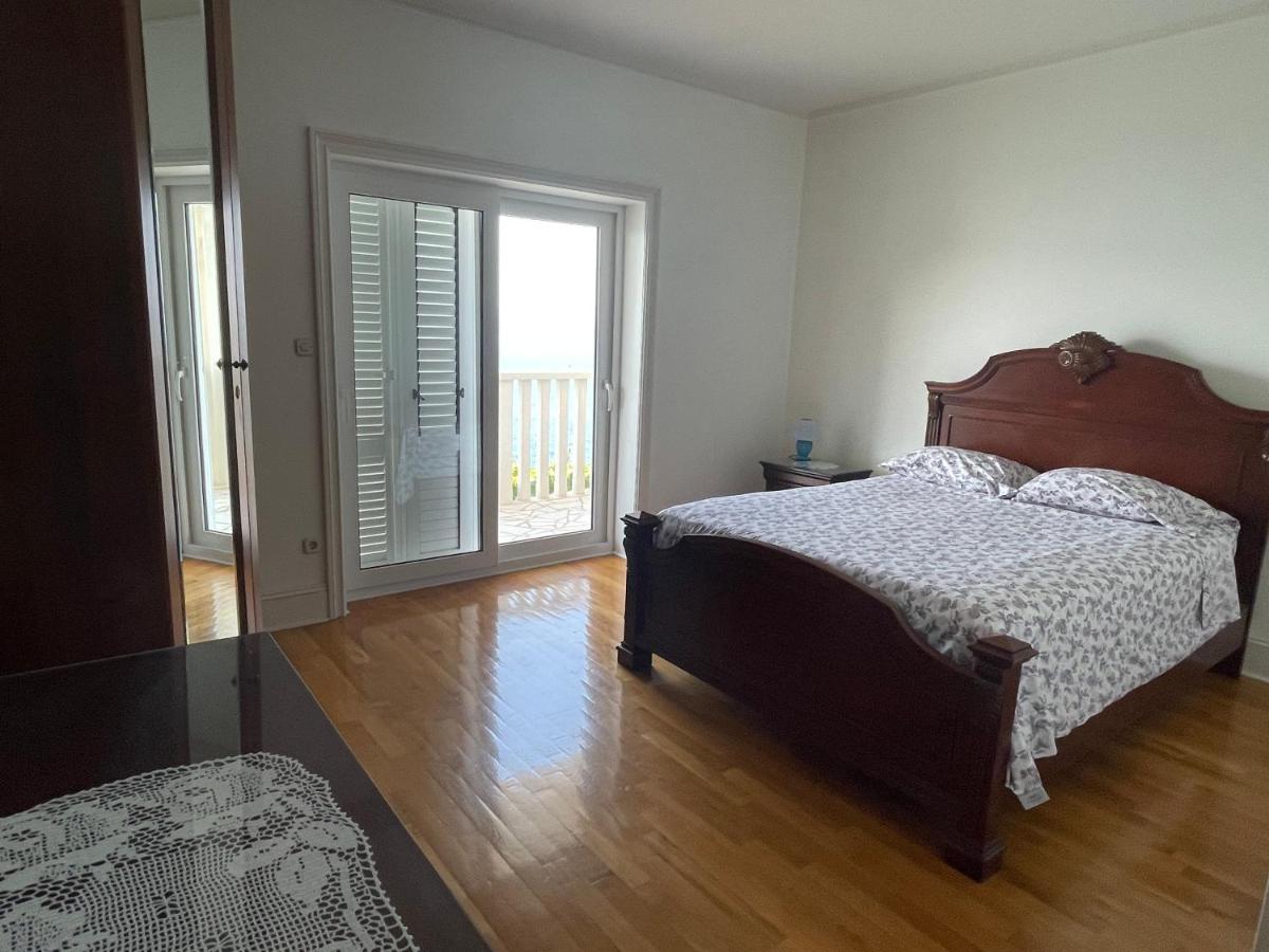 Apartments Lozina On The Beach 오미스 외부 사진