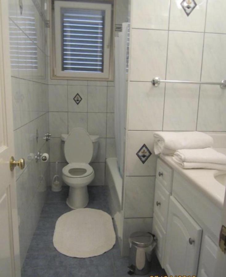 Apartments Lozina On The Beach 오미스 외부 사진