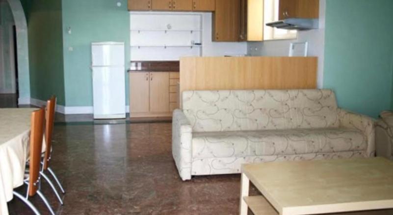 Apartments Lozina On The Beach 오미스 외부 사진