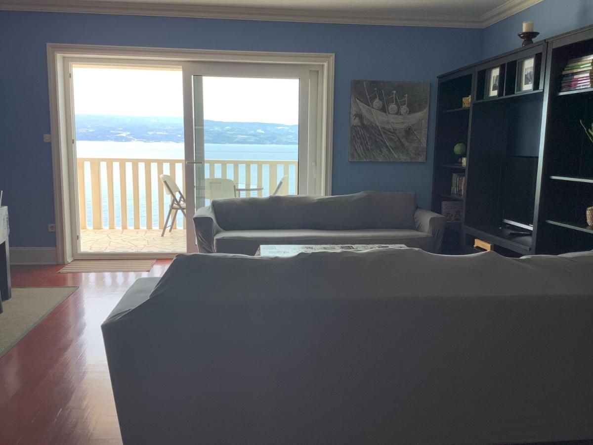 Apartments Lozina On The Beach 오미스 외부 사진