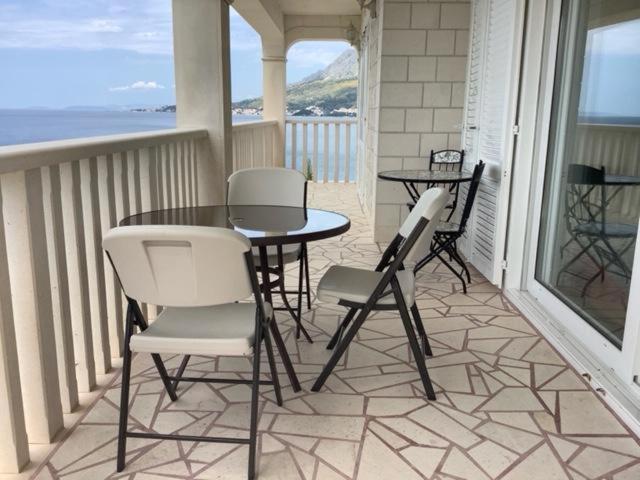 Apartments Lozina On The Beach 오미스 외부 사진