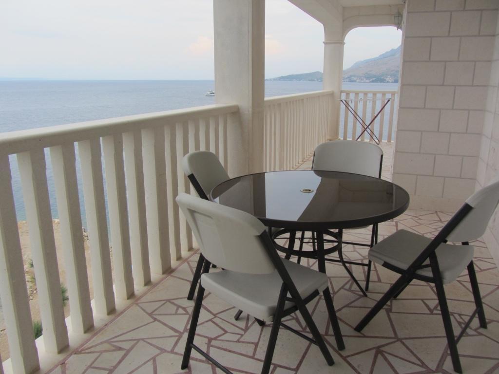 Apartments Lozina On The Beach 오미스 외부 사진