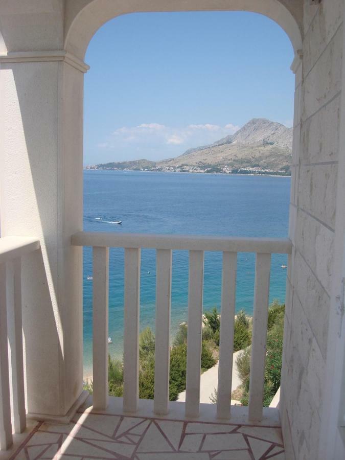 Apartments Lozina On The Beach 오미스 외부 사진